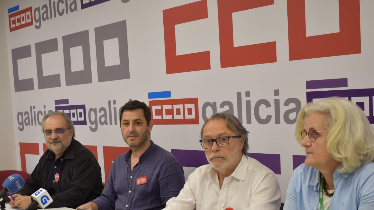 Javier Gonzlez (CCOO), segundo pola esquerda, salientou a importancia deste acordo