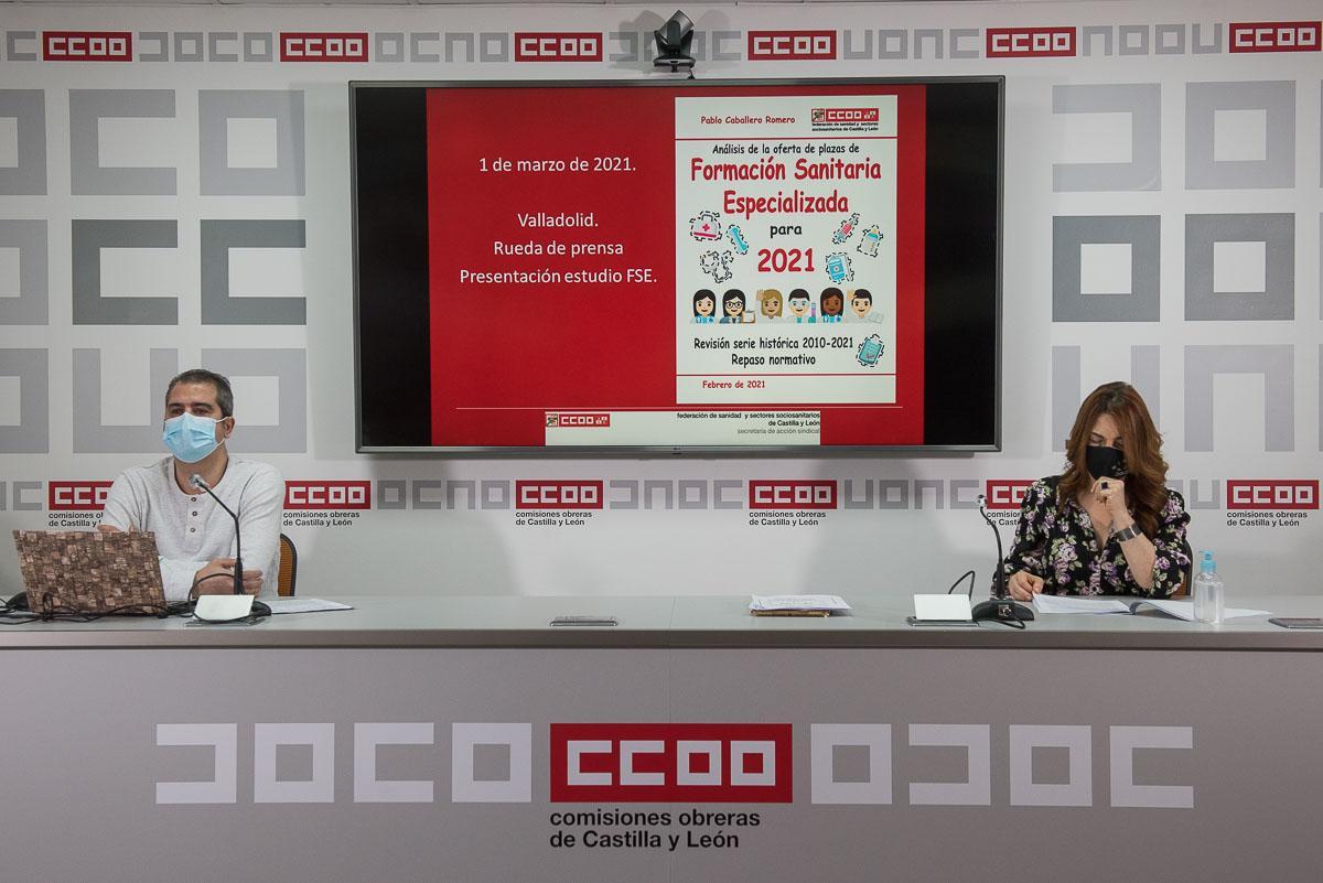 Pablo Caballero y Ana Rosa Arribas presentando el estudio de formacin sanitaria especializada