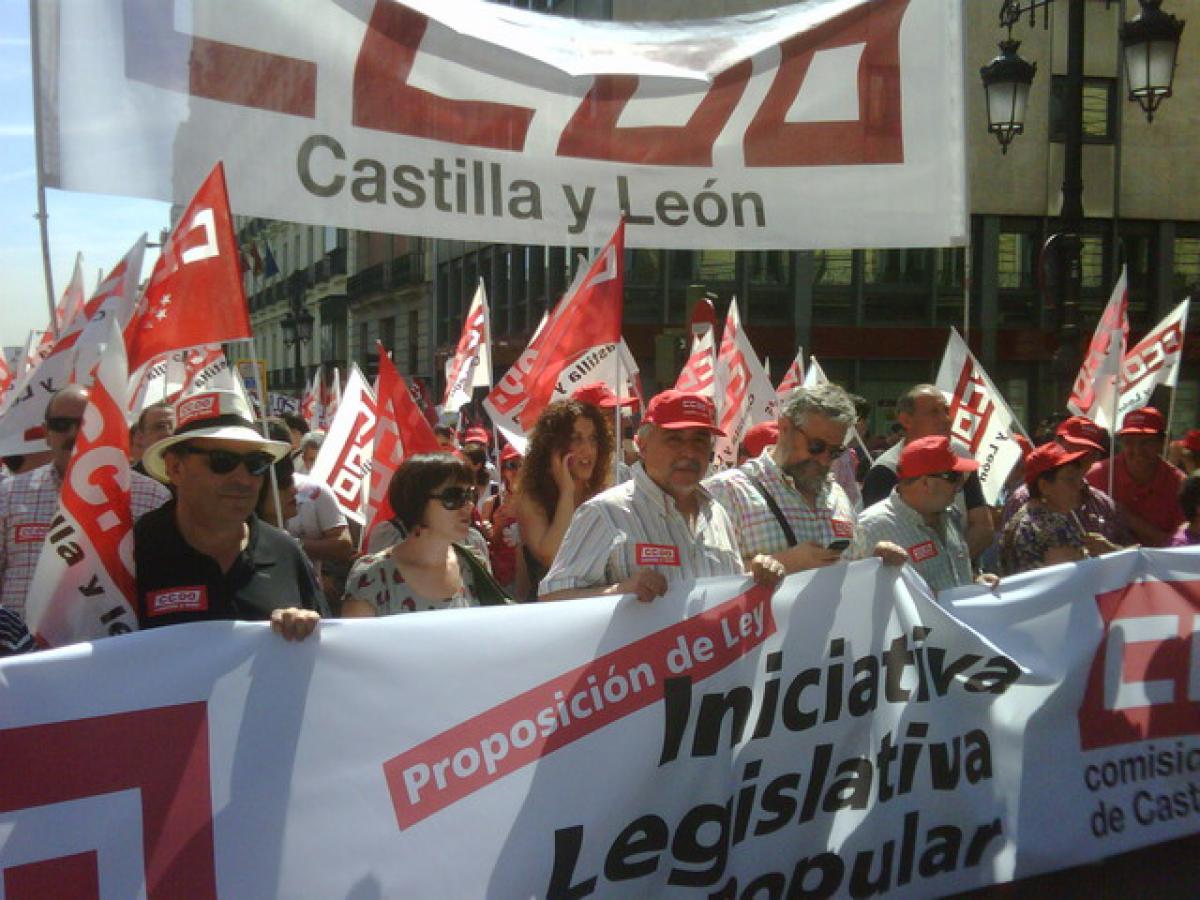 CCOO de Castilla y Len en la entrega de 1 milln de firmas por la ILP 