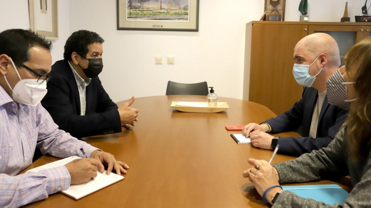 Reunin con Abdullah Arabi, delegado saharaui para Espaa, y Mani Ahmed Yacub, secretario de Internacional de UGTSARIO